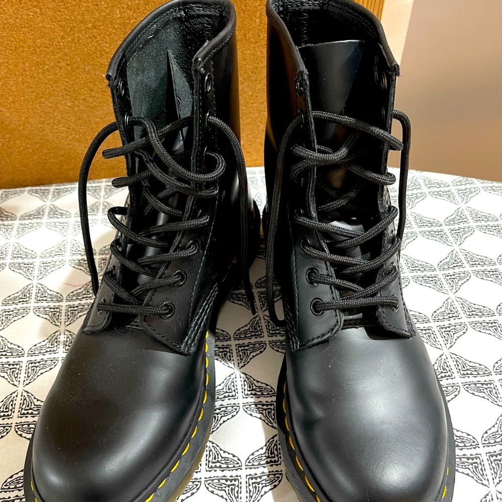 Black size 7 docmartins only worn twice
